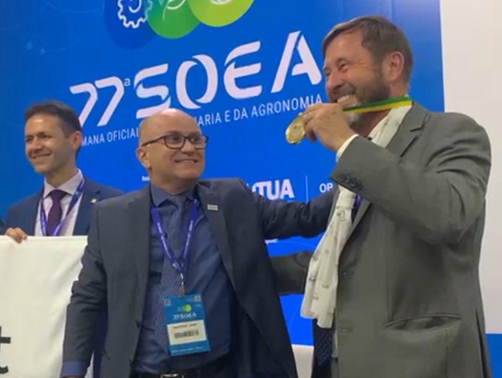 Entrega da Comenda General Luis Faro a Joel Krüger na 77ª SOEA