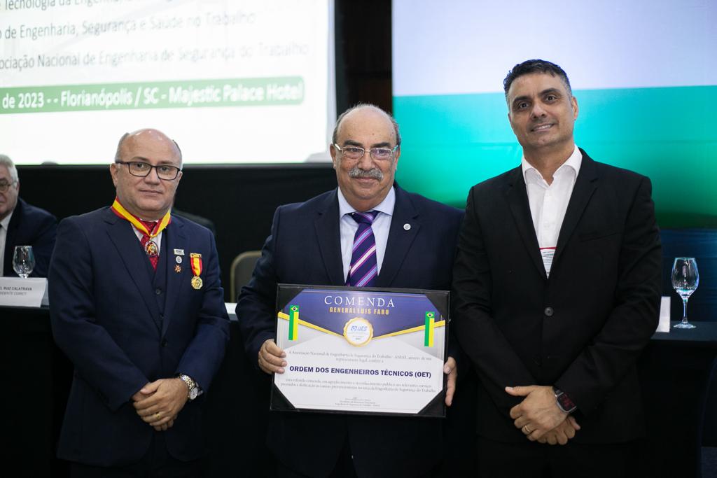 Entrega da Comenda à Ordem dos Engenheiros Técnicos na abertura do 25º CONEST